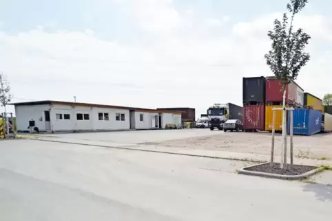 Derzeit wird die Firma von Bürocontainern aus betrieben.