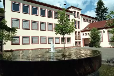 Die Drohnachricht im Internet hatte sich gegen das Winnweilerer Wilhelm-Erb-Gymnasium gerichtet. Nun ist klar: Eine 17-Jährige w