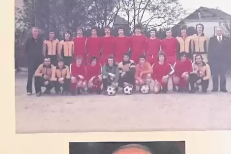 Weltmeister Horst Eckel feierte mit den Fu&szlig;ballern von 1976.