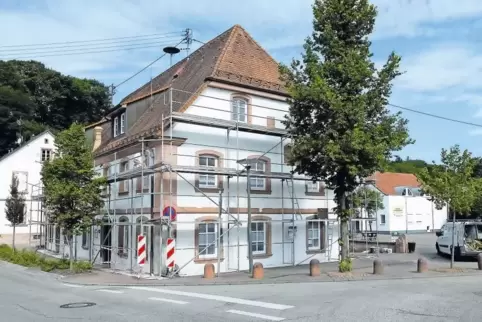 War während der Sanierungsarbeiten eingerüstet: das Ludwig-Katz-Haus in Wallhalben.