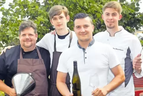 Erfolgreiches Team: Sven Niederbremer, Christoph Sieckell, Fatjon Toni Loka und Leon Schulte-Austum.
