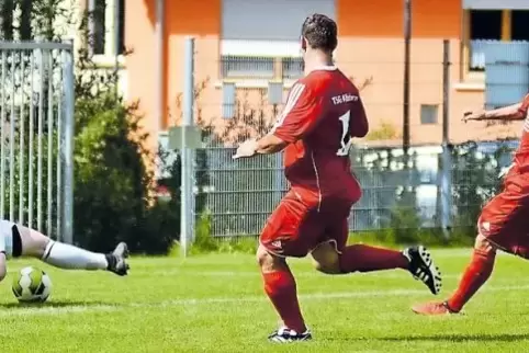 2:2: Albisheims Viktor Kautz (rechts) überwindet Dennis Pätzold.