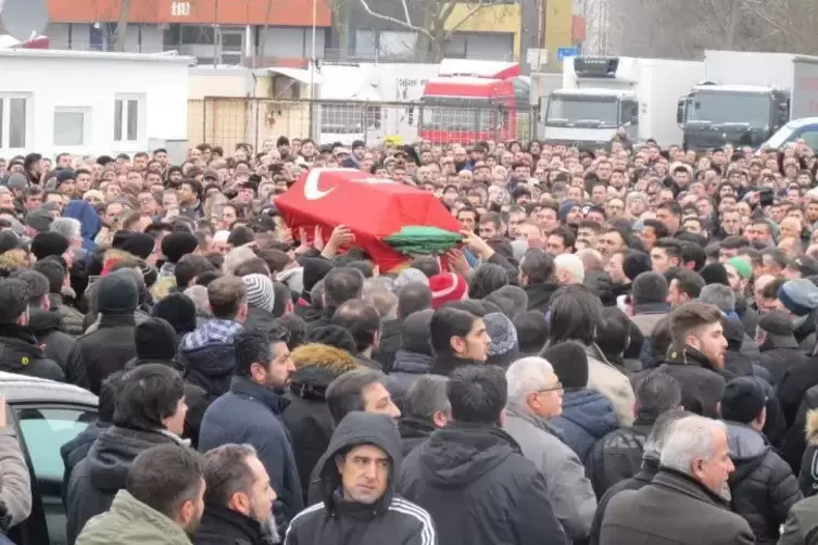 Zur Beerdigung des angesehenen Ludwigshafener Geschäftsmannes Torun kamen über 2000 Menschen. Foto: Kul