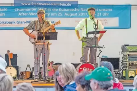 Trotzte dem Wetter in Ramstein: Giff Gaffy mit Sir Barney Banjo from Turnmountain (Udo Ritter, links) und Danny Dunwoody (Michae