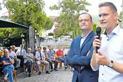 Johannes Steiniger (rechts) und „sein“ Berliner Promi Jens Spahn.