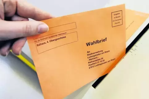 Wer möchte, kann schon seine Stimme abgeben für einen der vier OB-Kandidaten, denn ab heute ist die Briefwahl möglich.