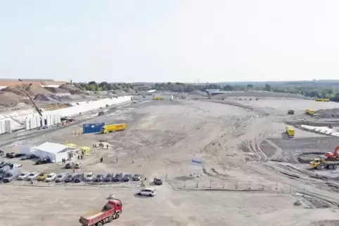 Auf dem früheren Opel-Gelände in Bochum entsteht ein neues Paketzentrum der Deutschen Post.