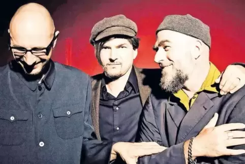 Cobody mit (von links) Organist Jo Bartmes, Gitarrist Kosho und Schlagzeuger Erwin Ditzner