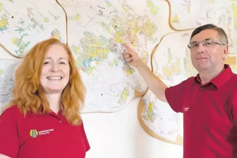 Die Kuseler Forstamtsleiterin Gabi Kleinhempel und Büroleiter Werner Pfaff.