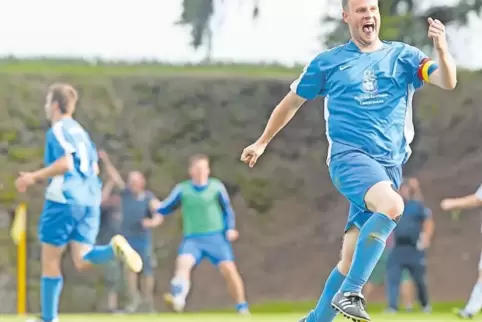Großer Jubel bei Mario Werle beim Aufstiegsspiel gegen „Rowo“ II: In der neuen Saison gab’s noch keinen Grund zum Feiern.