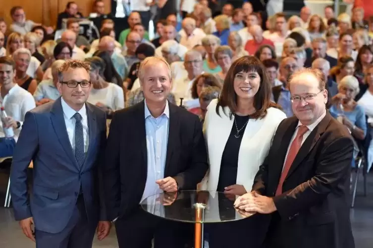Die vier Kandidaten für die Wahl am 24. September: Thorsten Portisch (parteilos), Peter Uebel (CDU), Jutta Steinruck (SPD) und D