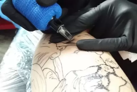 Symbolbild_Taetowieren_Tattoo_flip_JUNI.jpg