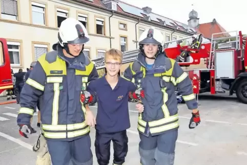 Ein Schauplatz: Die Feuerwehr rettet einen von vielen Nachhilfeschülern aus der Hermann-Gmeiner-Schule in Waldsee. Dort wurde fü
