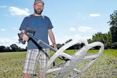 Bei schönem Wetter sucht Michael Keistler fast jedes Wochenende zwei bis drei Stunden lang mit seiner Metallsonde Äcker um Frank
