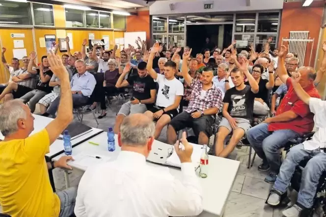 Klare Sache: Große Einigkeit bei der Gründung des FC Bienwald Kandel. Klare Sache: Große Einigkeit bei der Gründung des FC Bienwald Kandel.