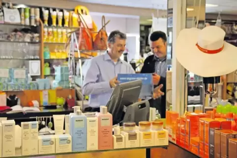In der ersten Projektphase: Die Drogerie Kauth in Eisenberg war eines von 14 Geschäften, bei dem Kunden über eine Art digitalen 