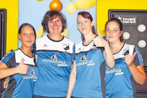 In dieser Formation trat das neue Frauenteam des KSC Pirmasens beim Turnier für Vierermannschaften in Thaleischweiler an: von li