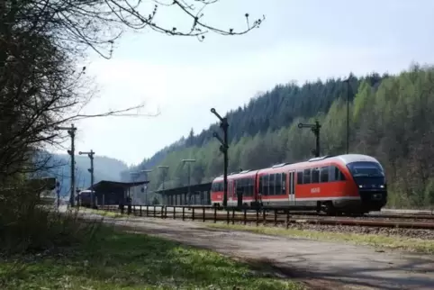 Der Knotenpunkt Pirmasens Nord gehört zu den Bahnhöfen, bei denen die alten mechanischen Signale durch elektronische Technik abg
