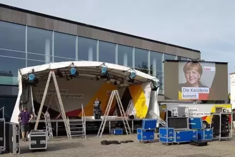 Um 17 Uhr wird Bundeskanzlerin Angela Merkel am Mittwoch vor dem Pfalzbau zu einer Wahlkampfveranstaltung erwartet. Foto: Hartsc