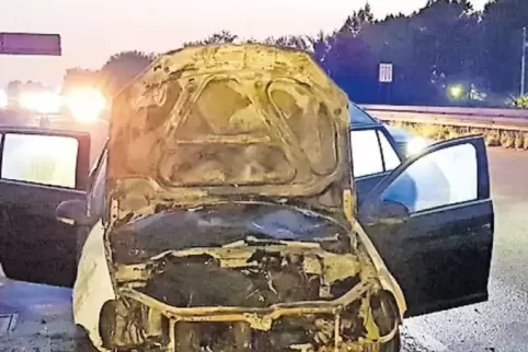 Der Fahrer konnte das Auto rechtzeitig verlassen.