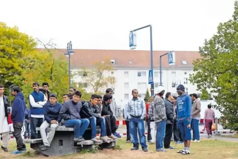 Viele tausend Menschen mit Hoffnungen auf ein Asyl in Deutschland haben in den vergangenen Jahren in der Unterkunft auf dem Benj