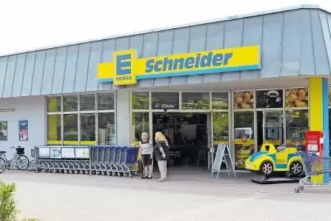 Dort, wo aktuell der Edeka in Dannstadt steht, sollen bald drei mehrgeschossige Wohnhäuser ihren Platz finden.