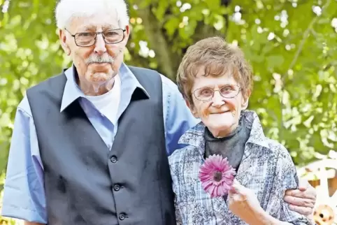 Die beiden Karlsruher sind in der Südpfalz heimisch geworden: Karl und Elvira Schillinger.