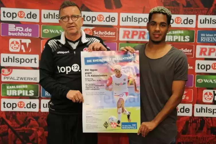Werben für die gute Sache: FCK-Coach Norbert Meier und Schirmherr Phillipp Mwene. Foto: FCK