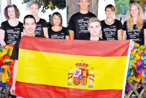 Die spanische Königsfahne wird bei der Kerwe in Lohnweiler bis heute hochgehalten.