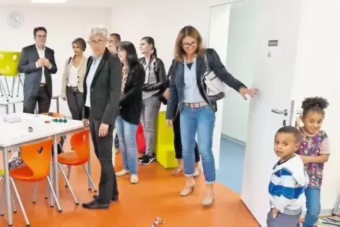 Bei einem Rundgang konnten sich die Besucher einen ersten Eindruck des frisch sanierten Schulgebäudes verschaffen.