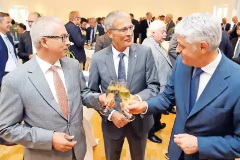 Klaus Kreibich (Mitte) mit seinem Nachfolger Christoph Dörr und Oberbürgermeister Bernhard Matheis.