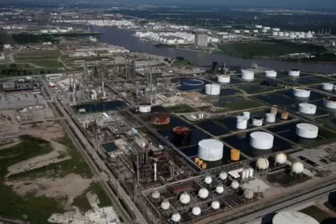 Raffinerie- und Chemie-Anlagen in Pasadena. Dort betreibt auch die BASF einen Standort mit 124 Mitarbeitern. Foto: rtr