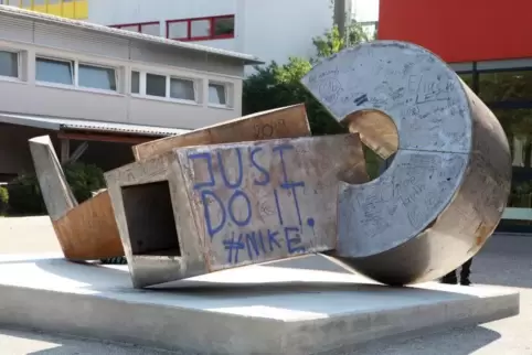 Das Kunstwerk von Martin Schöneich im Schulzentrum in Bad Bergzabern darf ein Graffito behalten. Es wurde mit Zustimmung des Kün