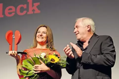 „Dieser Preis ist etwas Besonderes“: Martina Gedeck mit Festivalleiter Michael Kötz.