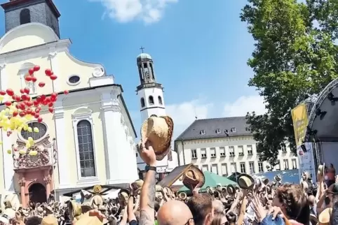 Der Rathausplatz ist der zentrale Platz in Frankenthal. Die Mehrheit der Frankenthaler will, dass er seinen Namen behält.