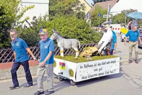 Gutgelaunt und bei bestem Wetter zelebrierten die Schauernheimer ihre Kerwe samt Umzug.
