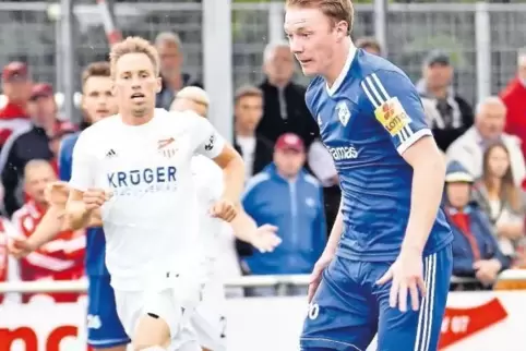 Auf dem Weg zum Führungstreffer: Dennis Krob traf in Diefflen schon nach zehn Minuten zum 1:0 für den FK Pirmasens. Der Zuckerpa