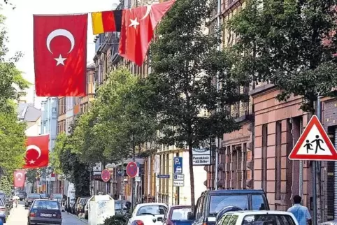 In Deutschland leben, aber die Türkei im Herzen? Für Inci Uzun sind vor allem die ghetto-artigen Strukturen in vielen Ballungsrä