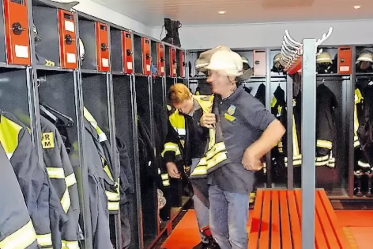 Die Ilbesheimer Wehrleute haben zudem ihr saniertes Ger&auml;tehaus bezogen.