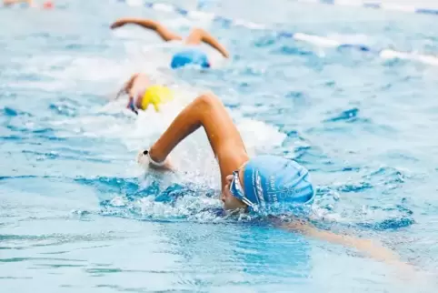 Gute Leistungen zeigen die Schüler in fünf Altersklassen und trotzen dem schlechten Wetter.