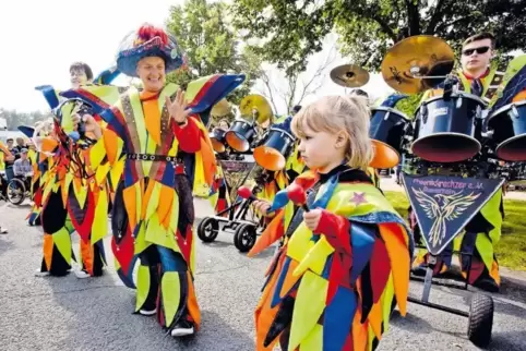 Die Phönixkrechzer brachten viel Farbe ins Reha-Fest. Der Jugend schien soviel Freude offenbar suspekt.