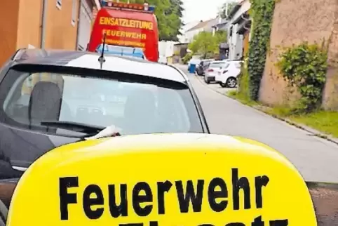 Neben der Feuerwehr waren auch die Polizei und der Rettungsdienst vor Ort.