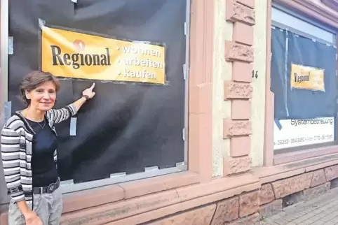 Statt wie sonst Schmuck und Computerzubehör ist hier nichts zu sehen, außer dem Hinweis, dass regional leben und regional einkau