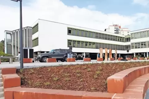 900.000 Euro Mehrausgaben dieses Jahr für die weiterführenden Schulen im Kreis (hier das Goethe-Gymnasium Germersheim). Die Ausg