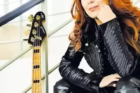 Am Samstagabend zeigt Bassistin Ida Nielsen ihr Können, die lange Jahre für Prince gegroovt hat.