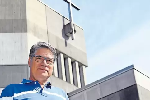 Wenn es in der Flomersheimer Pfarrei etwas zu feiern gibt, sind er und sein Team gefragt: Dietrich Liebhaber.