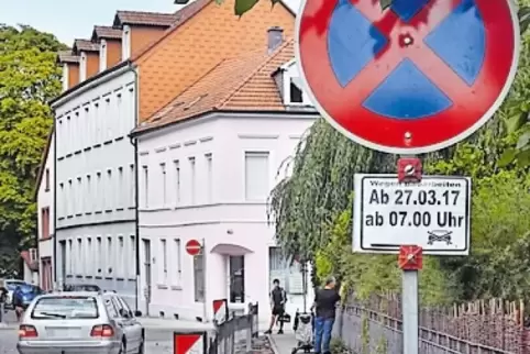Der gesperrte Parkstreifen in der Hetzelstraße.