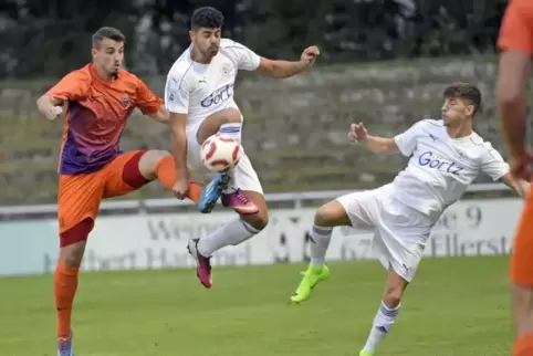 Doppelter Torschütze: Milot Berisha (links) vom FC Speyer. Foto: Kunz 
