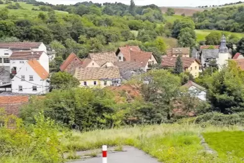 Jakobsweiler liegt malerisch am Fuß des Donnersbergs.