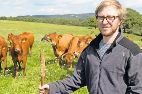 Hat die Kuh-Herde bei Dennweiler-Frohnbach (Kreis Kusel) im Griff: Paul Bunjes ist gelernter Landwirt und tritt für die Grünen a